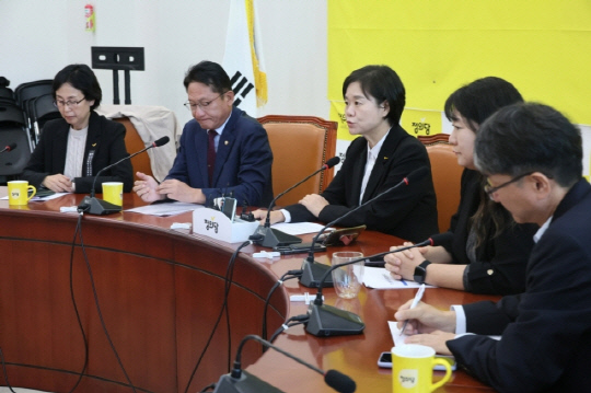 정미 정의당 대표가 16일 국회에서 열린 상무집행위원회에서 발언하고 있다. 연합뉴스